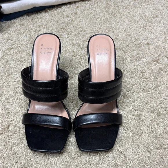 A New Day Elegant Black Women's Heels size 7.5 - Picture 2 of 3